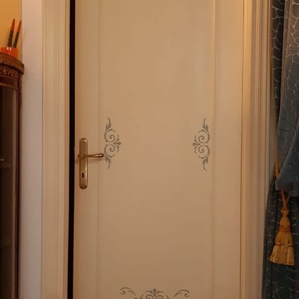 Porte in legno laccate e decorate